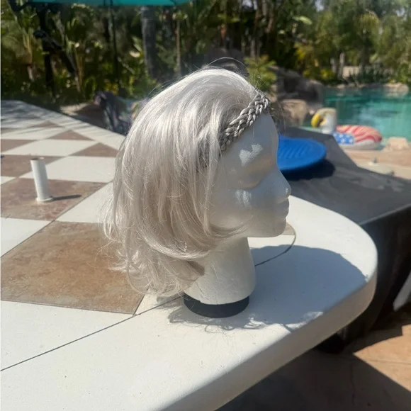 Paula Young Braided Headband Women's Wig in #60 Platinum Blonde - Picture 6 of 8